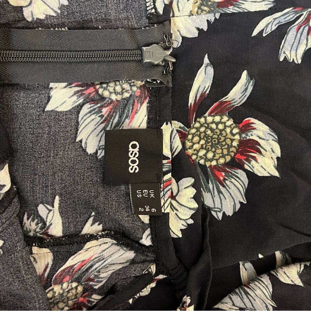 Small ASOS romper - Picture 5 of 6